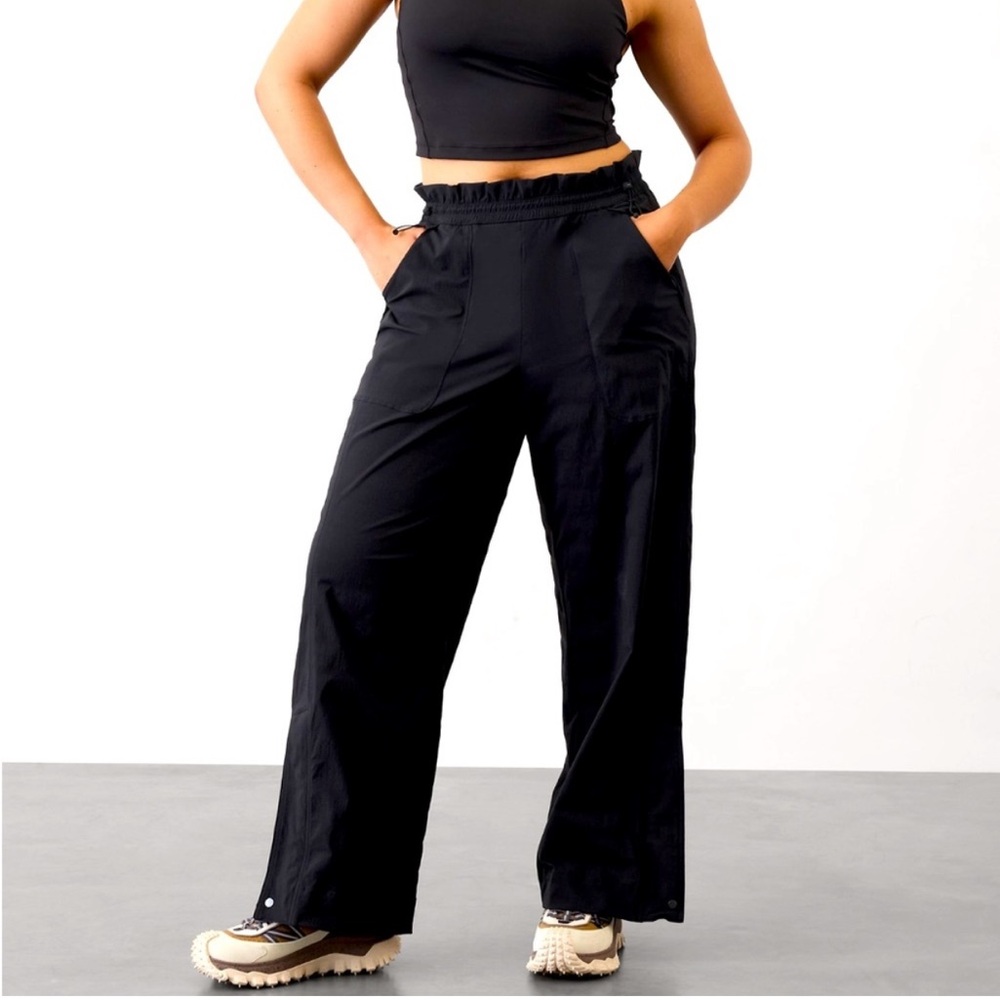 ATHLETA Brand New Trekki Black Parachute Pants XS